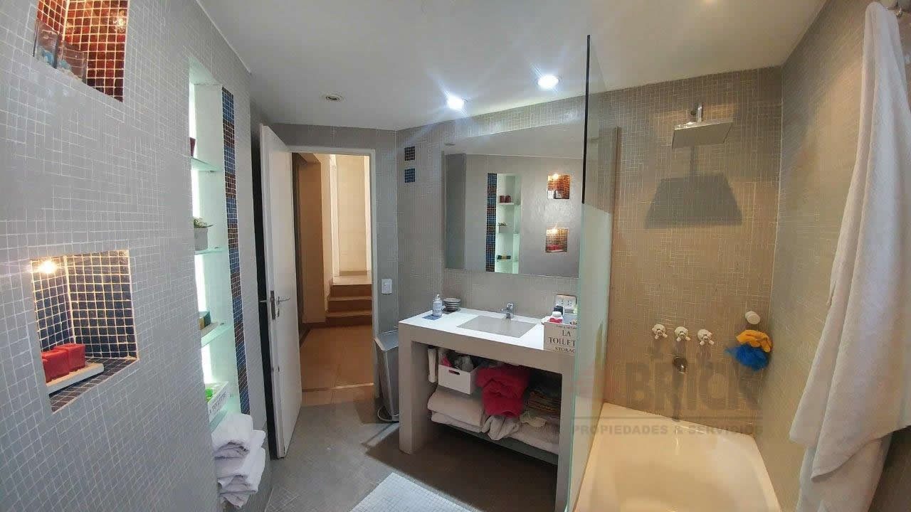 ECHEVERRIA al 4100 18