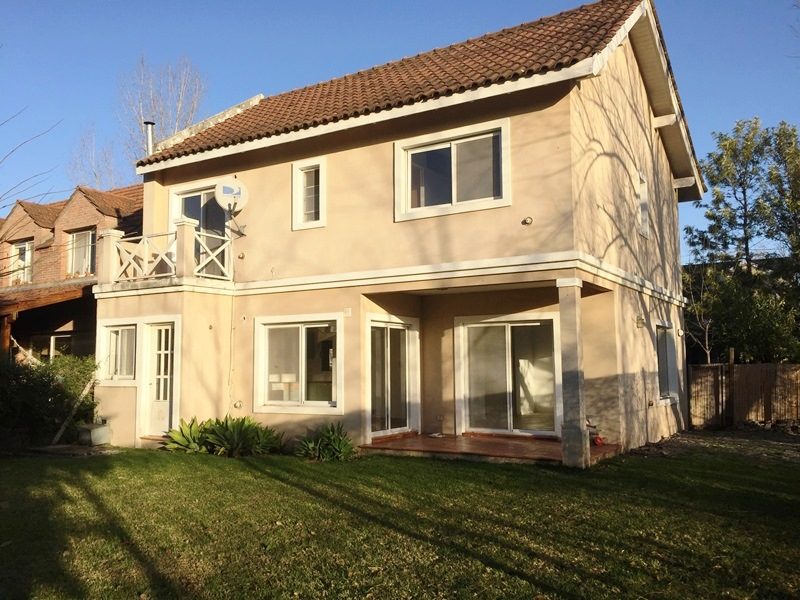 BARRIO EL JACARANDA 6