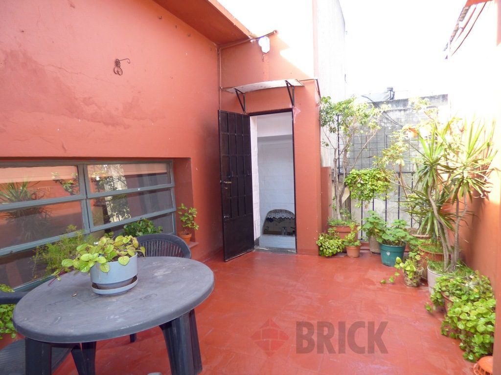 AGUIRRE al 1500 Piso PB 32