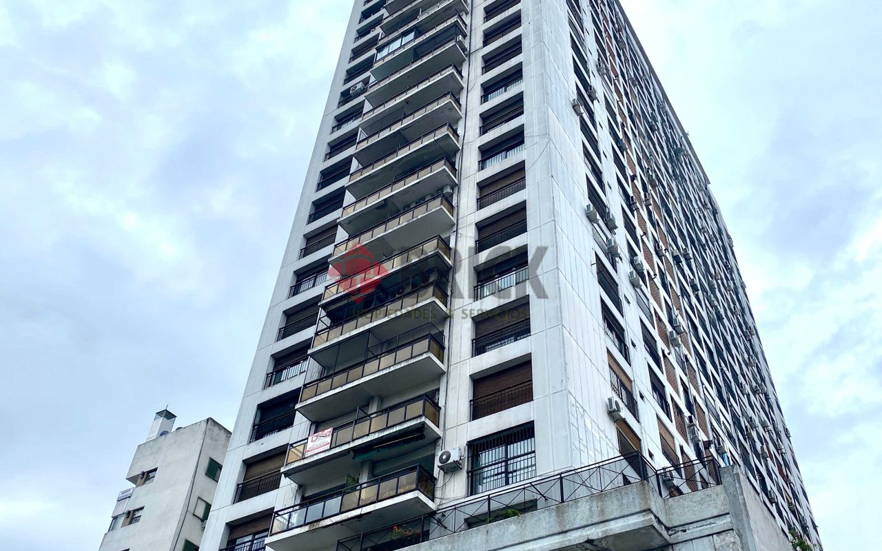 AV. RIVADAVIA al 13800 Piso 1 16