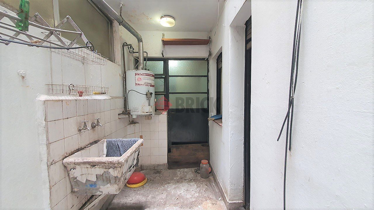 SARMIENTO al 4400 Piso 1 7