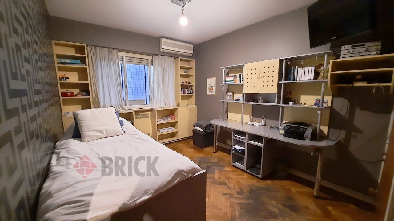 SALGUERO, JERONIMO al 2100 Piso 3 17