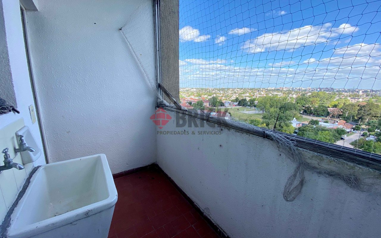 BRADLEY,EDUARDO al 300 Piso 12 8