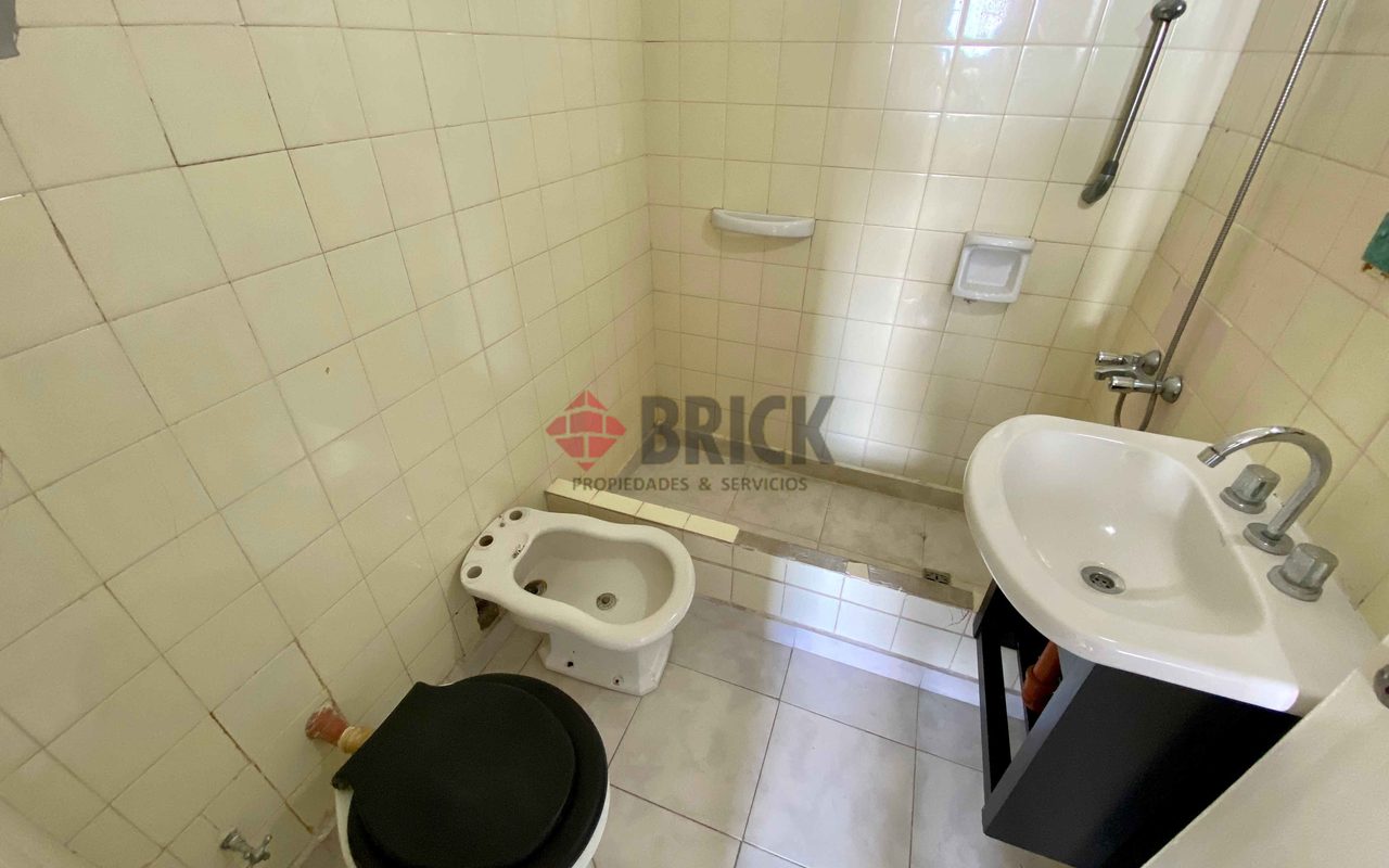 BRADLEY,EDUARDO al 300 Piso 12 11