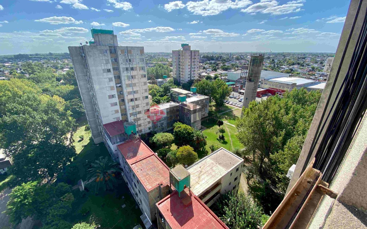 BRADLEY,EDUARDO al 300 Piso 12 4