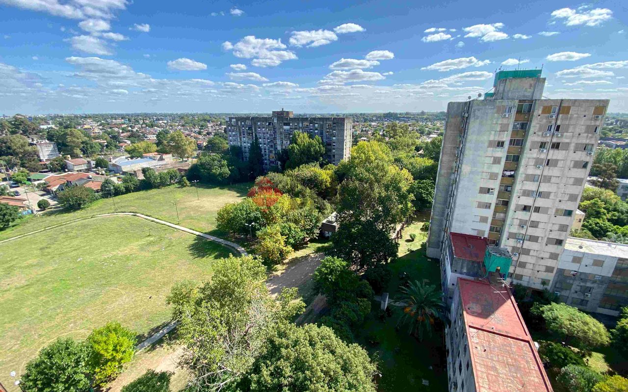 BRADLEY,EDUARDO al 300 Piso 12 3