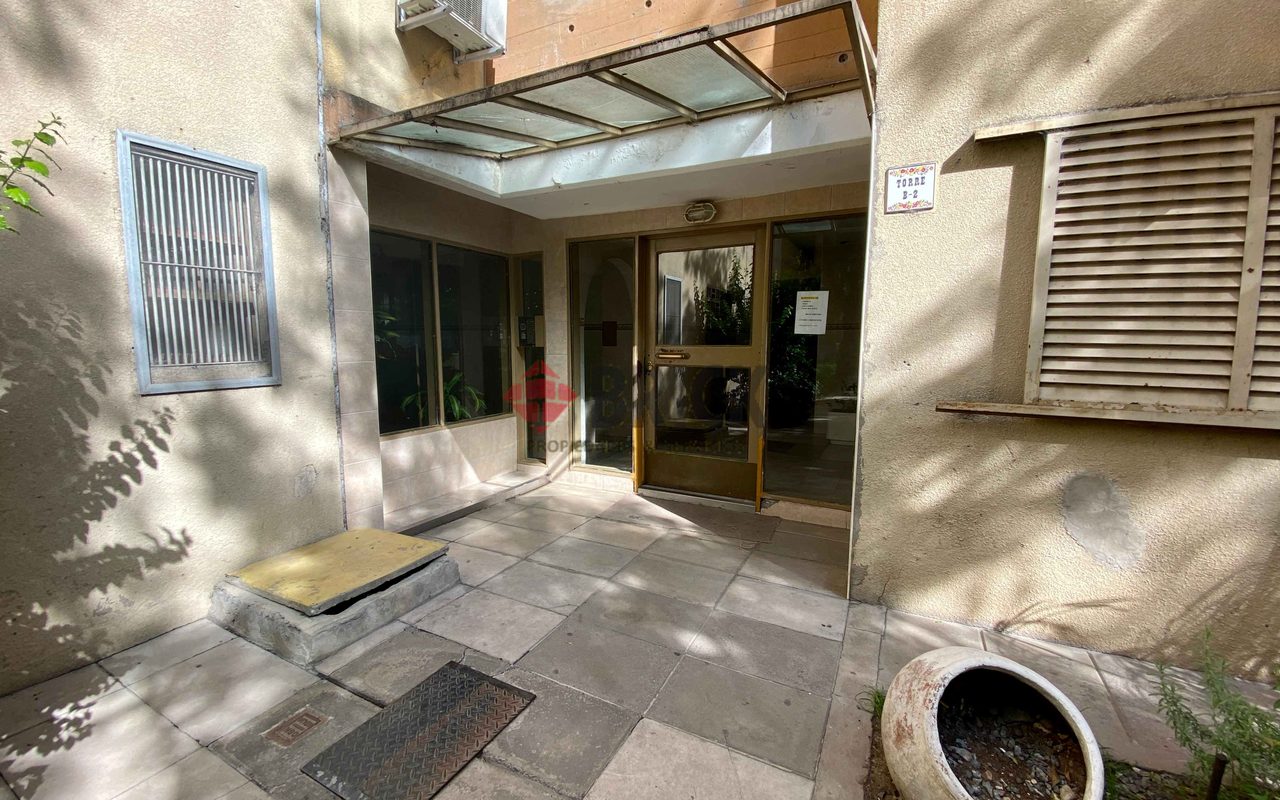 BRADLEY,EDUARDO al 300 Piso 12 12