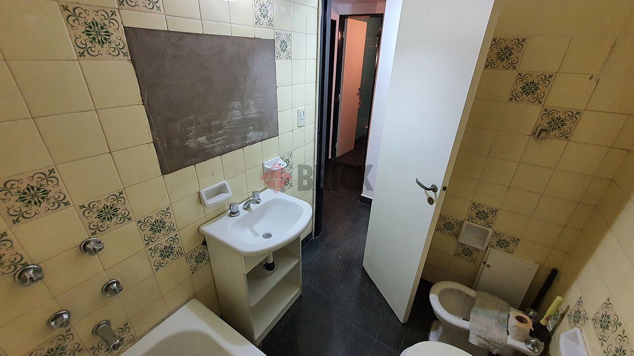 ECUADOR al 1500 Piso 2 13