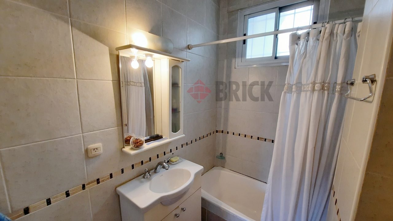 PELLEGRINI, CARLOS al 800 Piso 7 11