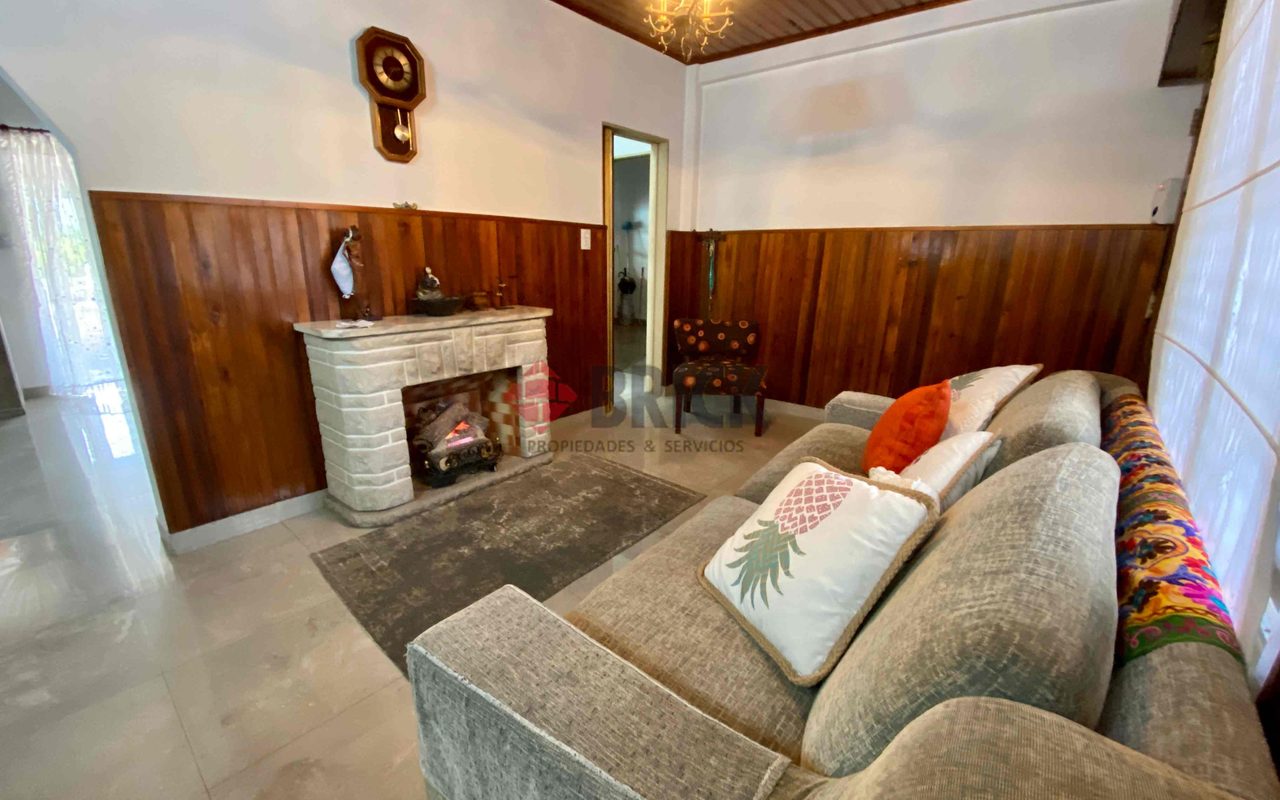 MERCEDES ALVAREZ al 2000 11