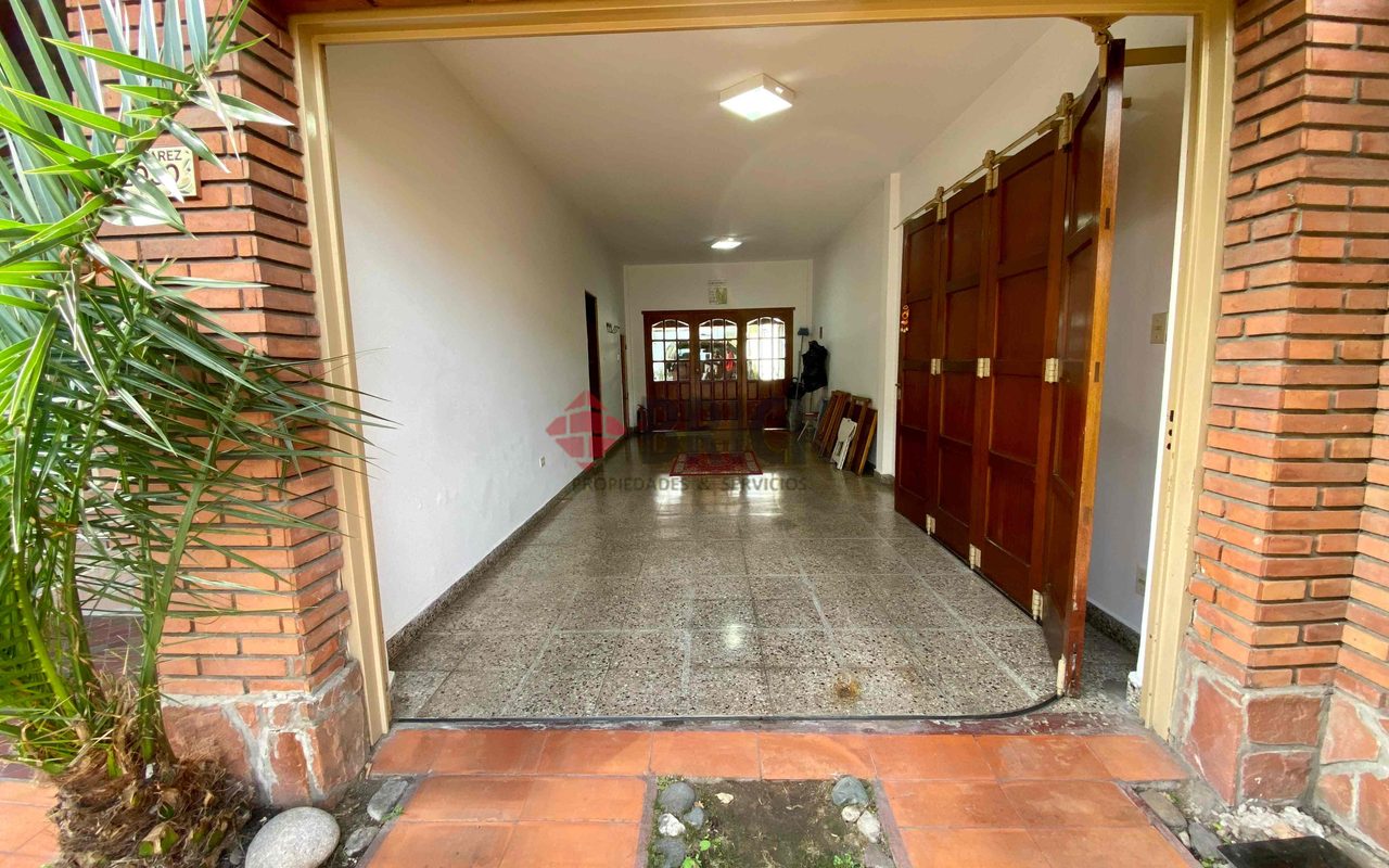 MERCEDES ALVAREZ al 2000 8