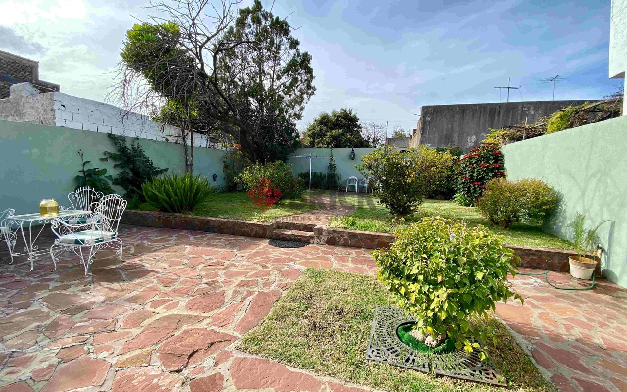 MERCEDES ALVAREZ al 2000 6