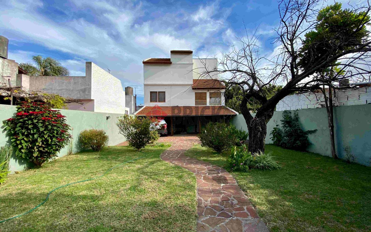 MERCEDES ALVAREZ al 2000 3