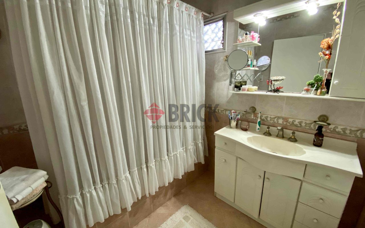 MERCEDES ALVAREZ al 2000 20