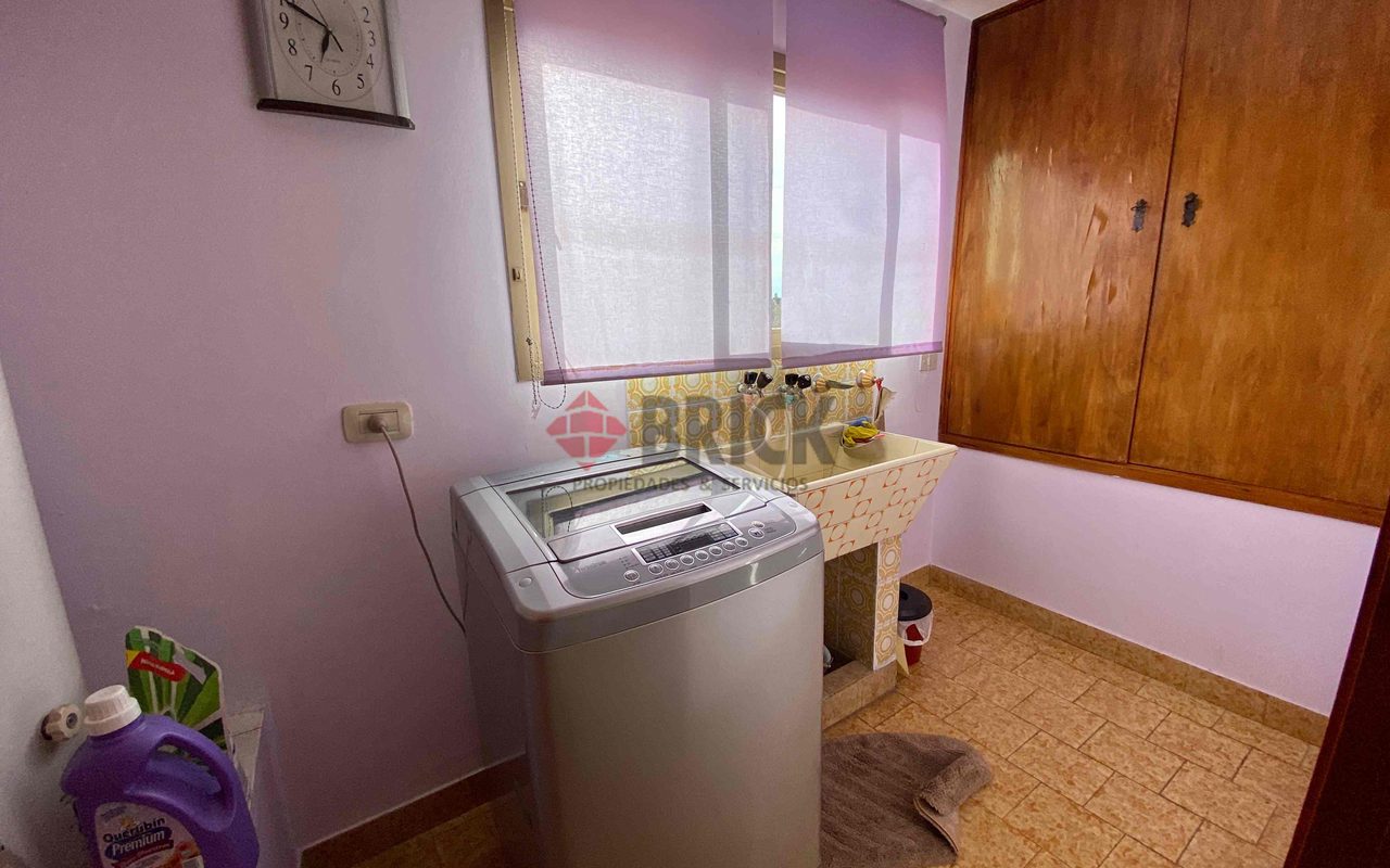 MERCEDES ALVAREZ al 2000 25