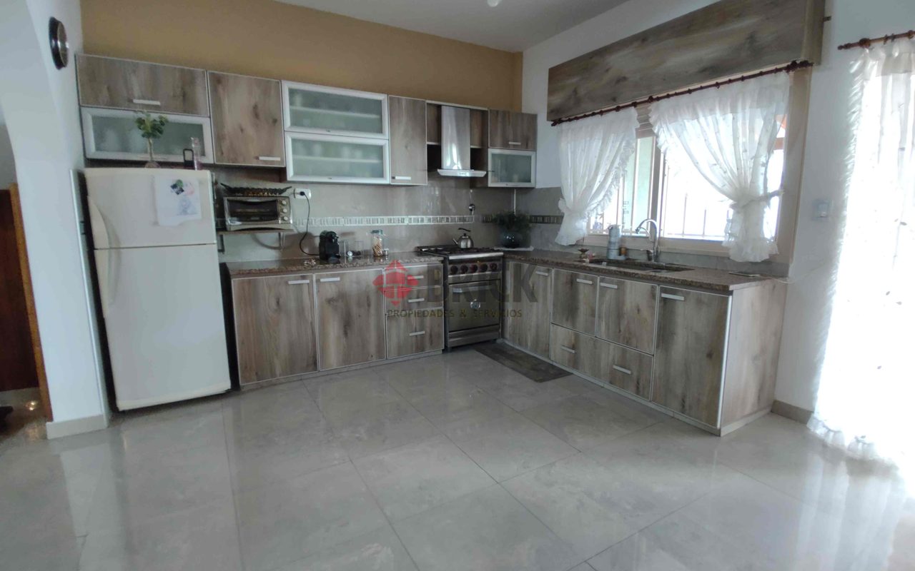 MERCEDES ALVAREZ al 2000 13