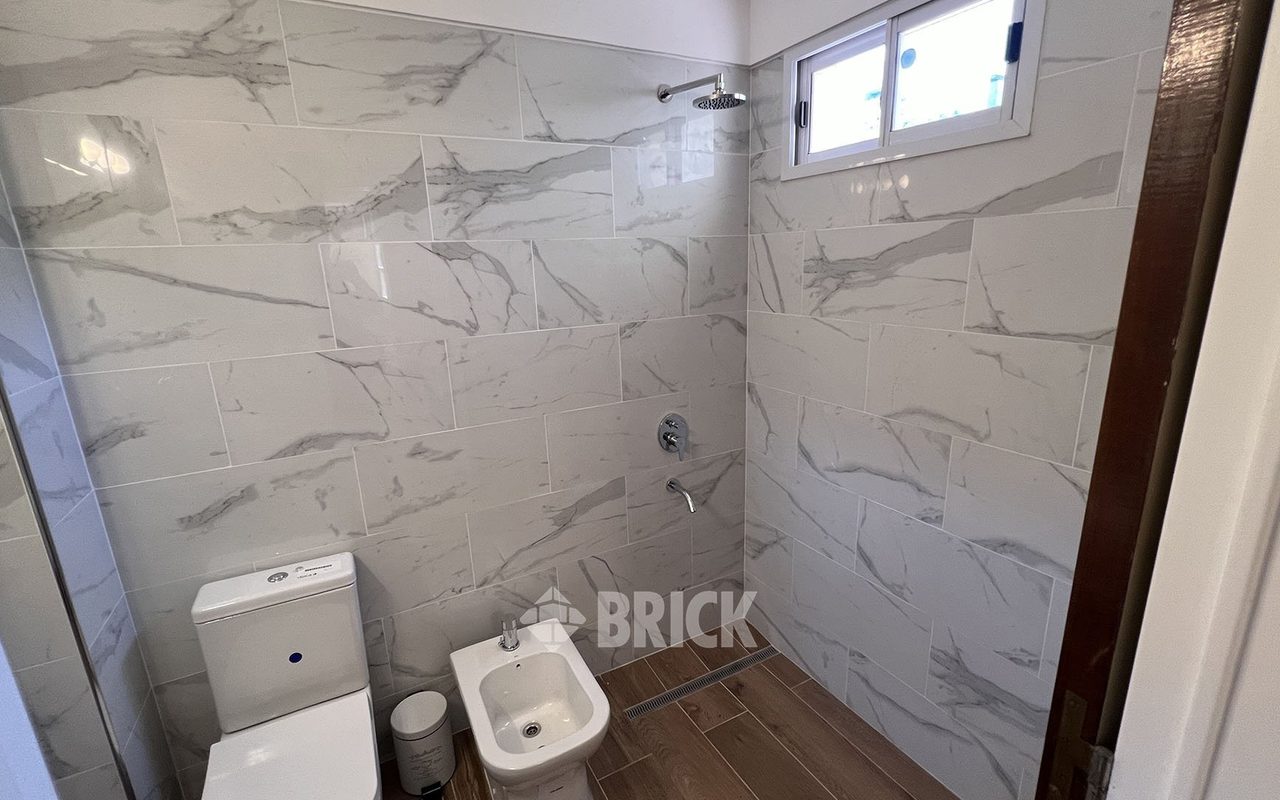 THAMES al 2000 Piso 5 7