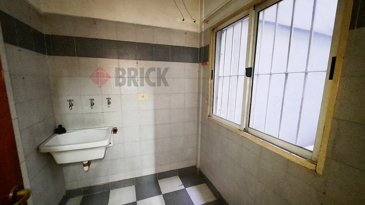 LAMBARE al 800 Piso 2 23