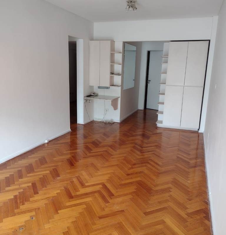 ECUADOR al 1400 Piso 7 3