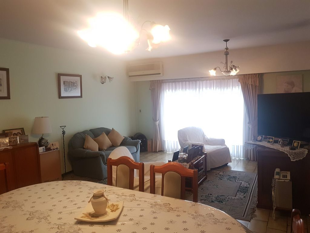 YRIGOYEN, HIPOLITO, AV. al 6600 Piso 1 2