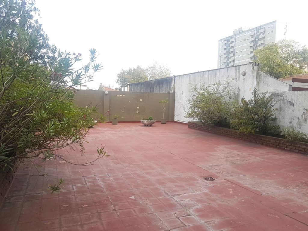 YRIGOYEN, HIPOLITO, AV. al 6600 Piso 1 18