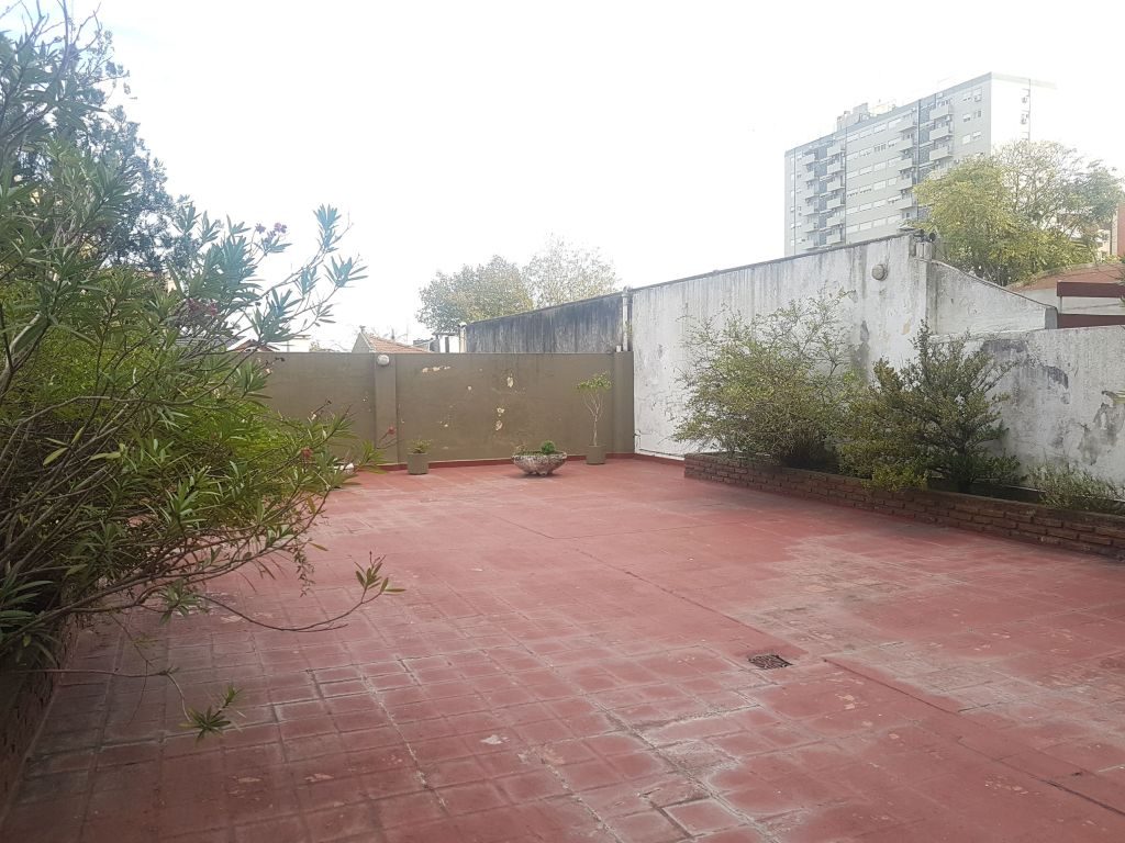 YRIGOYEN, HIPOLITO, AV. al 6600 Piso 1 20