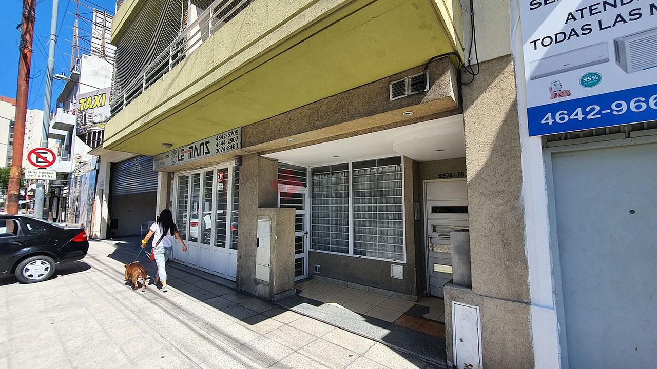 RIVADAVIA, AV. al 10500 Piso 2 8