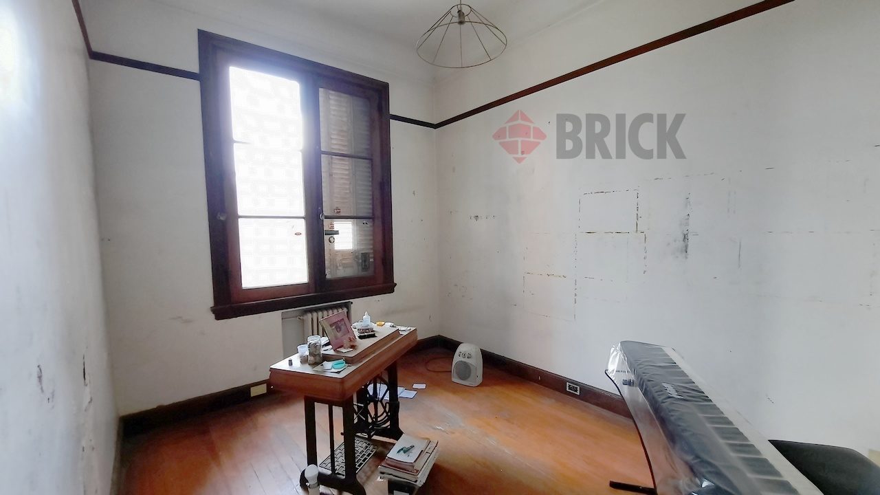 RIVADAVIA, AV. al 3200 Piso 2 11