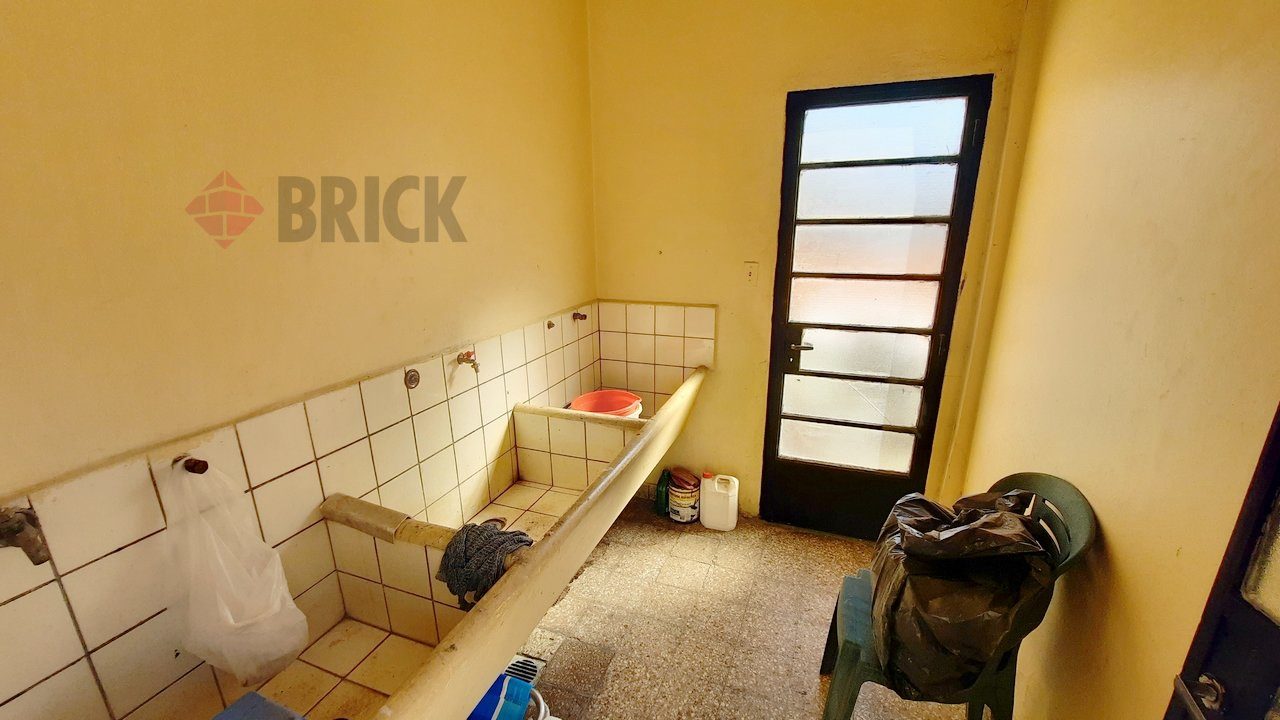 ECUADOR al 1300 Piso PB 21