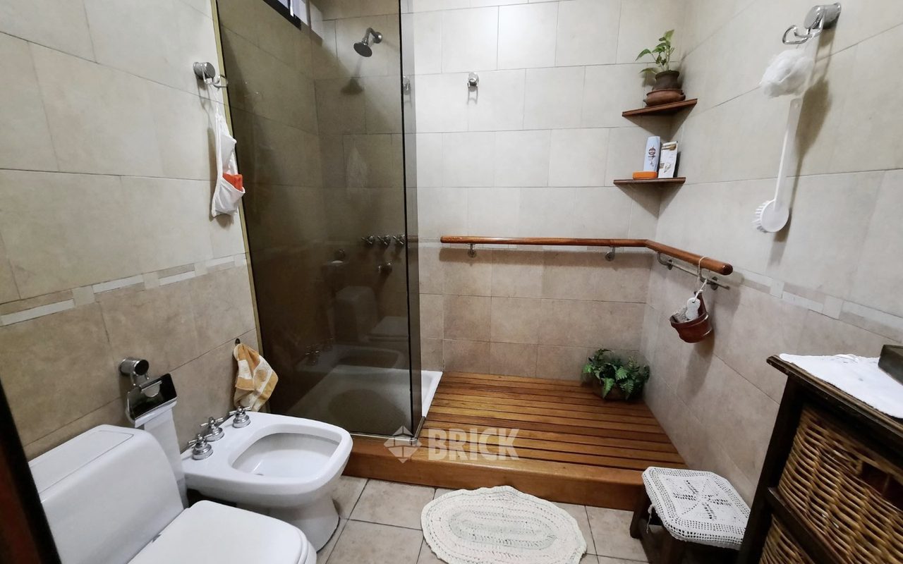 PERON, EVA, AV. al 2700 12