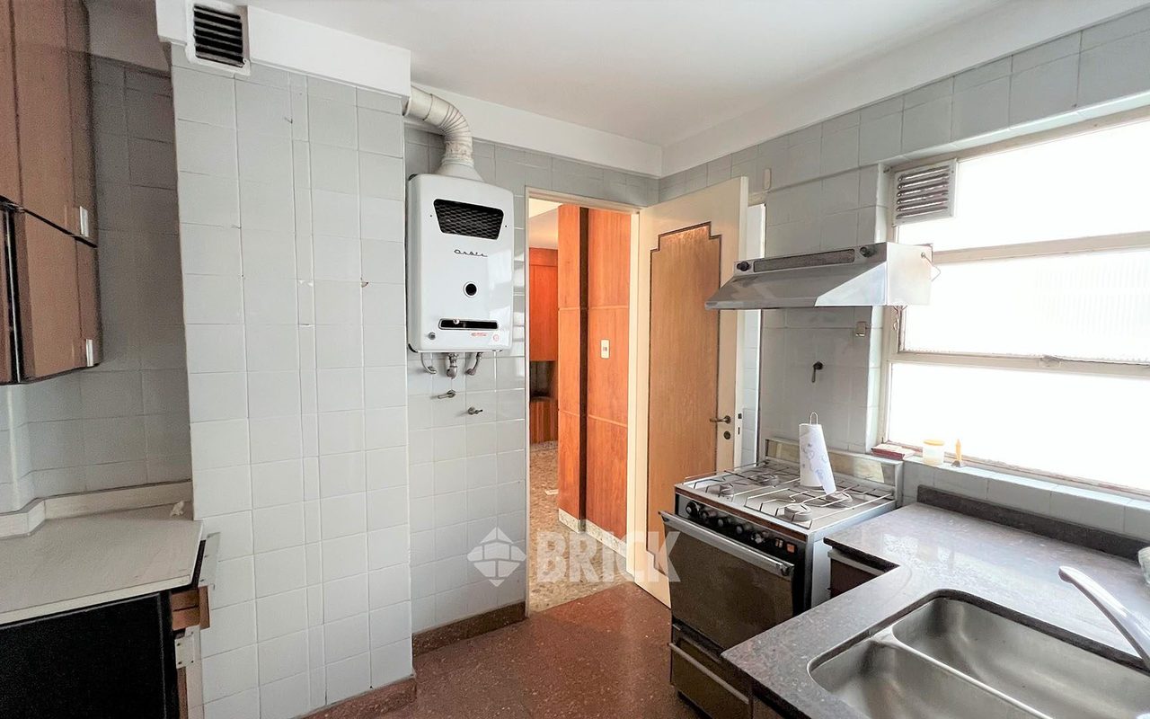 GUAYAQUIL al 300 Piso 6 19