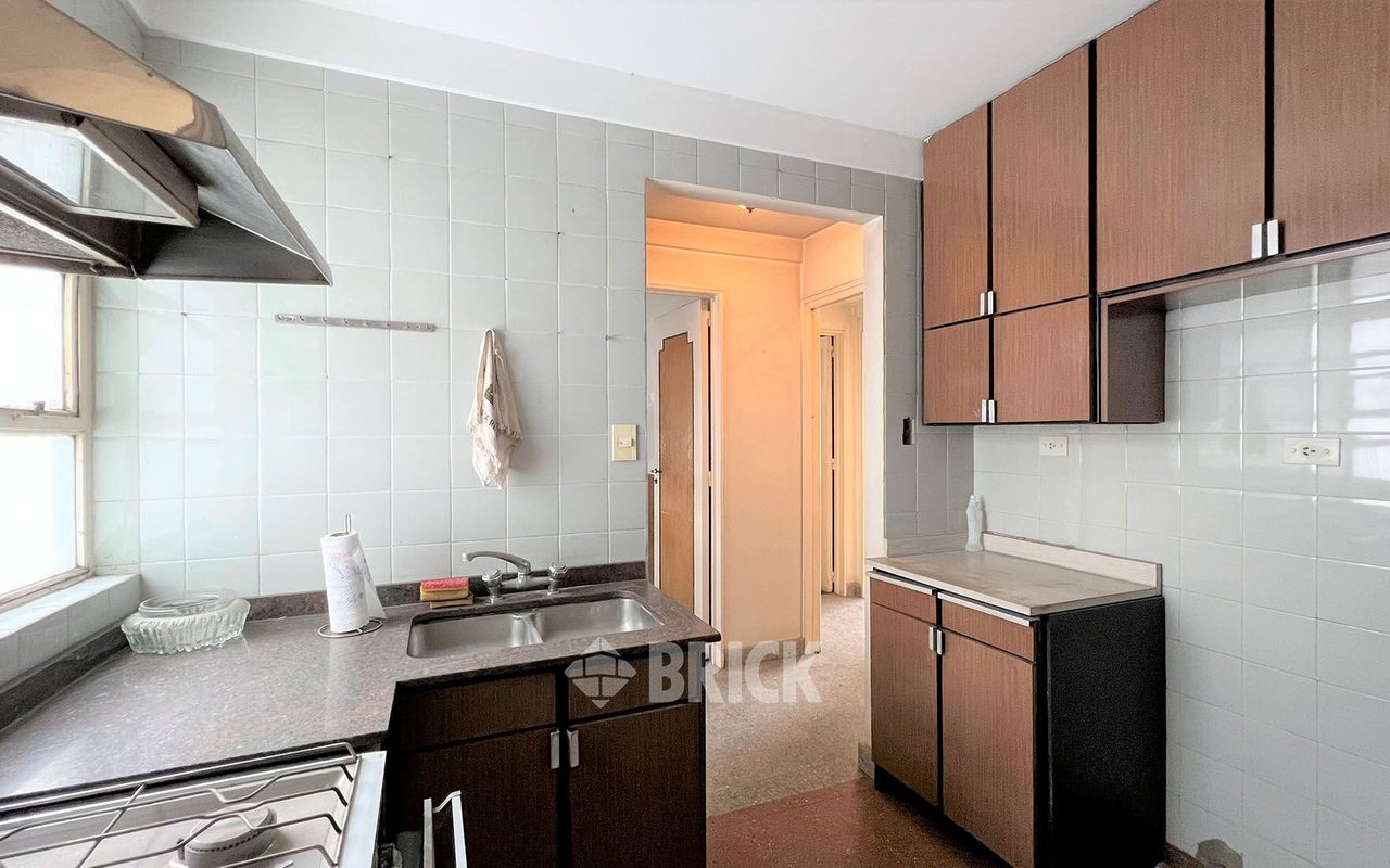 GUAYAQUIL al 300 Piso 6 21