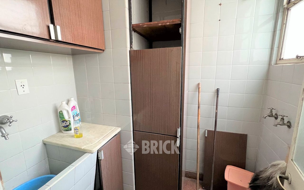 GUAYAQUIL al 300 Piso 6 22