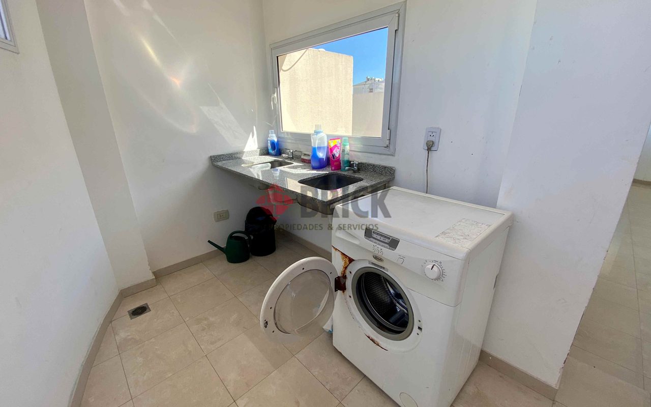 CHACABUCO al 400 Piso 2 13