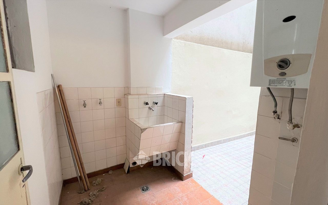 CRAMER, AV. al 2400 Piso 1 12