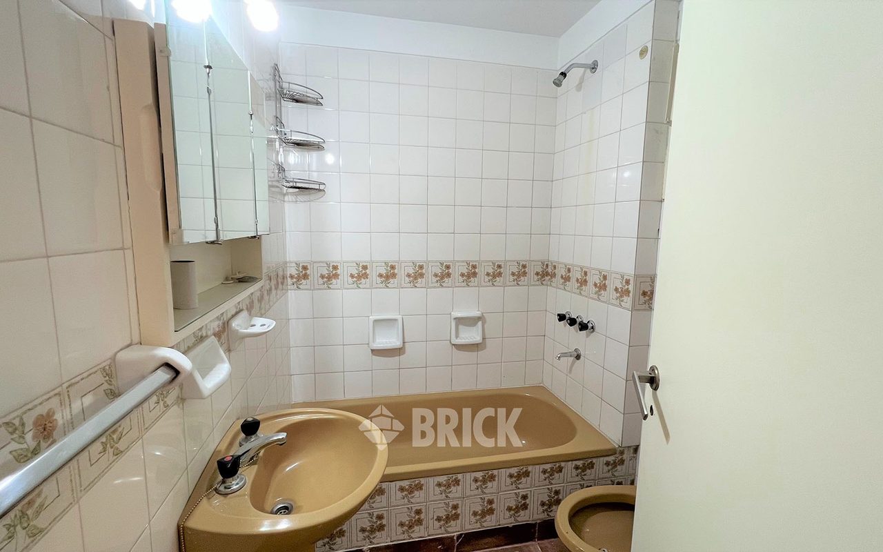 CRAMER, AV. al 2400 Piso 1 8