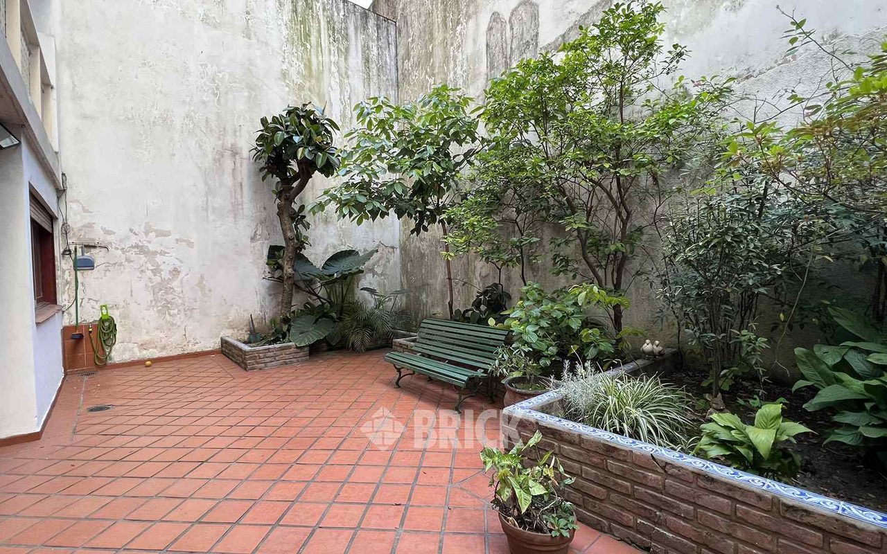 ECUADOR al 1500 Piso PB 10