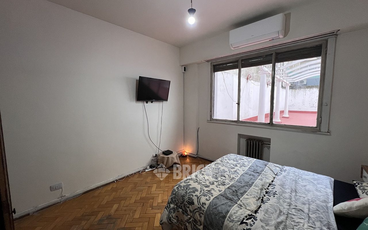 RIVADAVIA, AV. al 2200 Piso 1 10