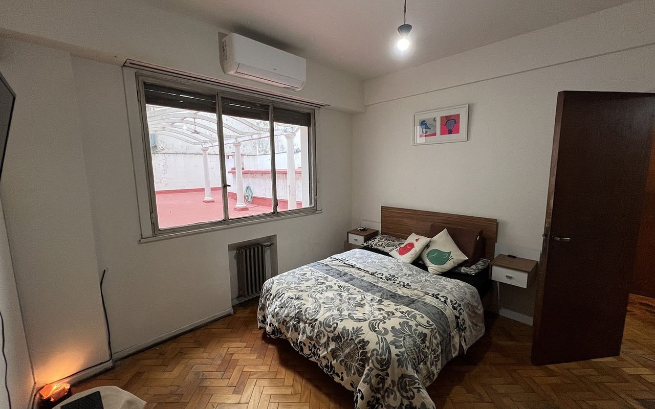 RIVADAVIA, AV. al 2200 Piso 1 11