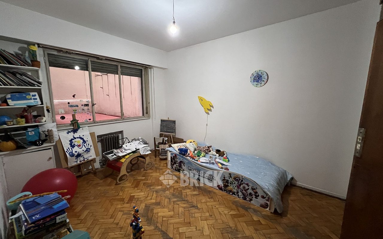 RIVADAVIA, AV. al 2200 Piso 1 13