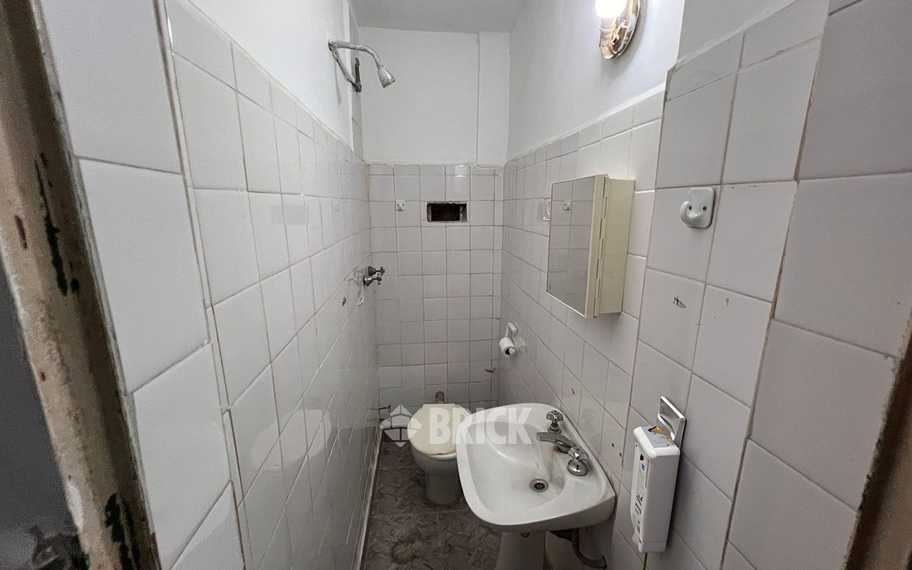 RIVADAVIA, AV. al 2200 Piso 1 17