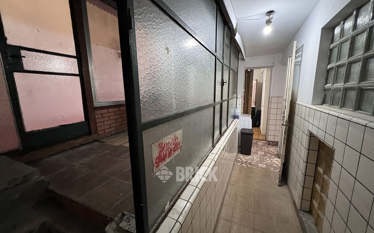 RIVADAVIA, AV. al 2200 Piso 1 18