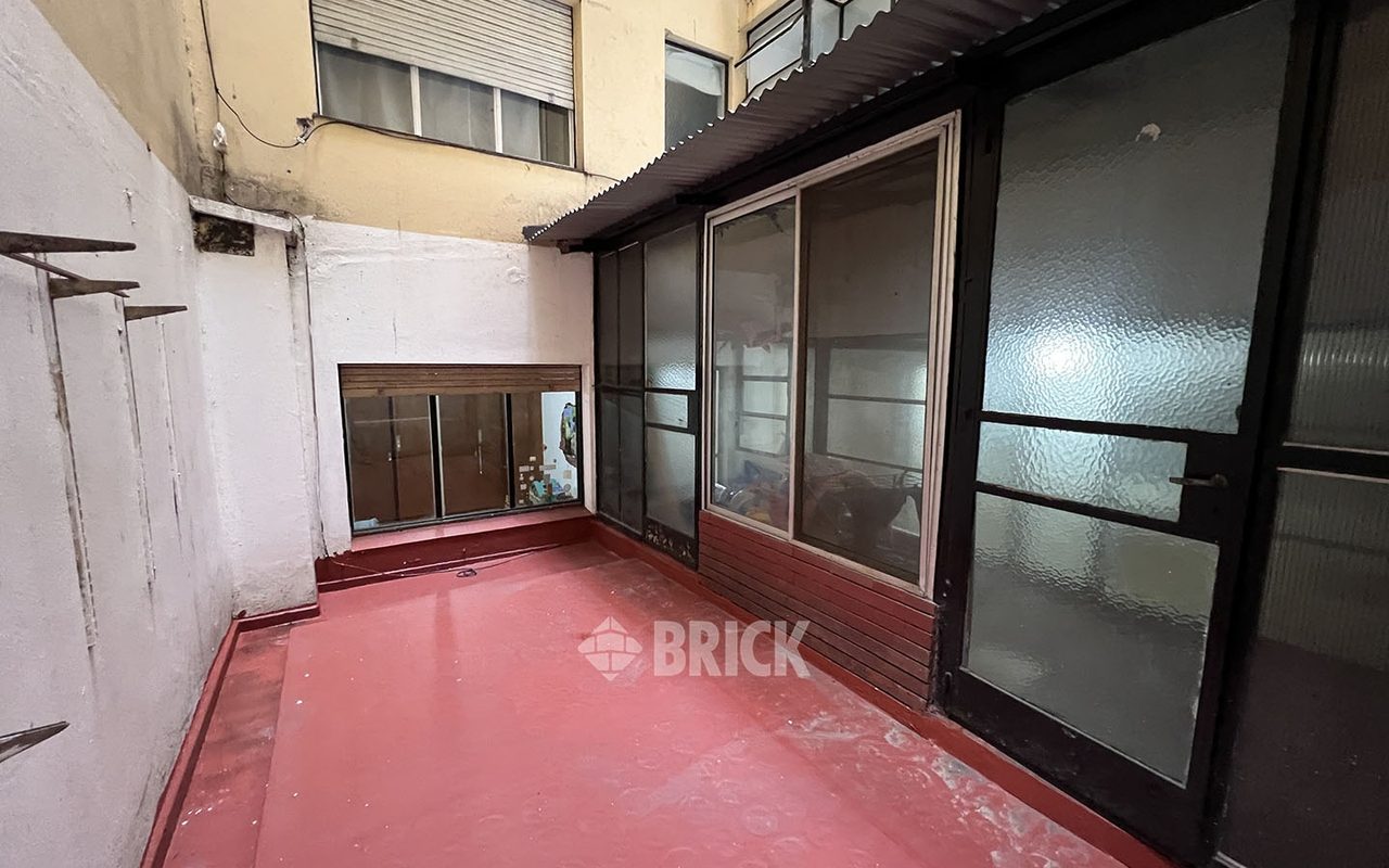 RIVADAVIA, AV. al 2200 Piso 1 5