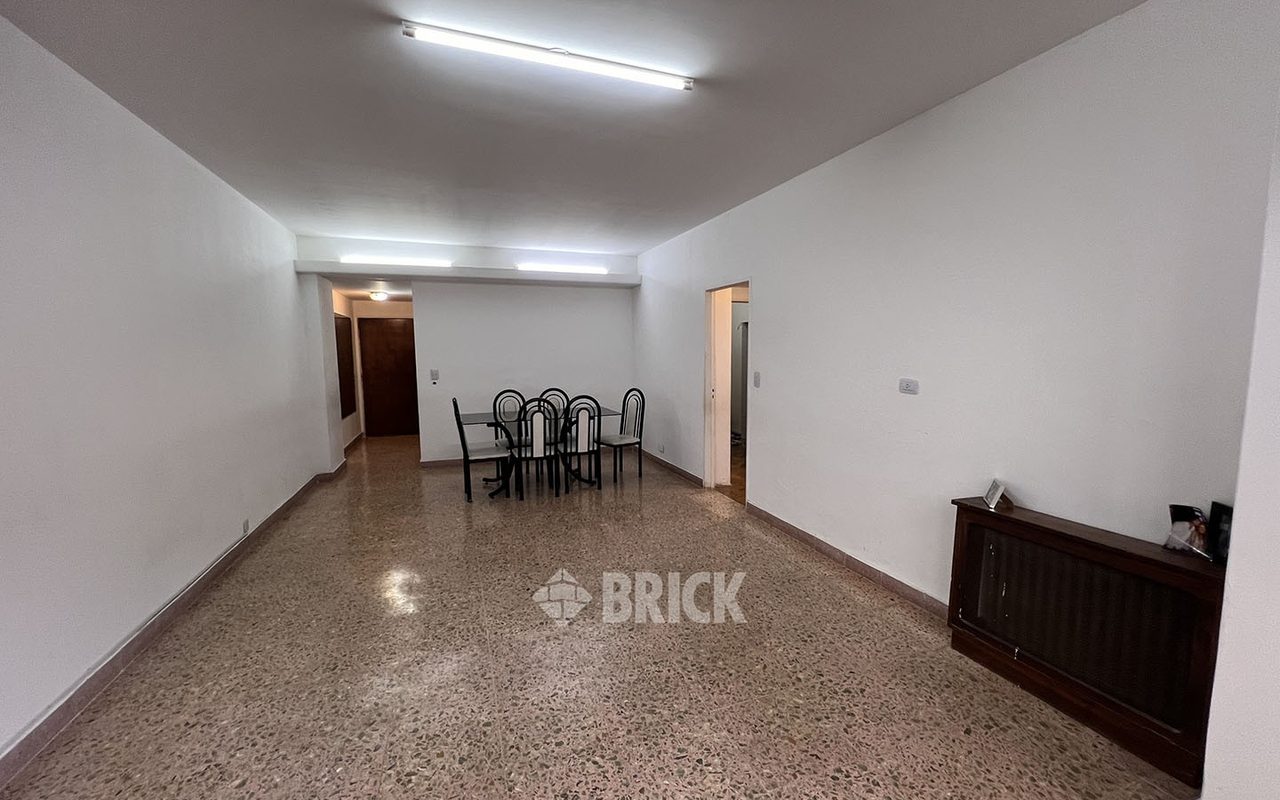 RIVADAVIA, AV. al 2200 Piso 1 8