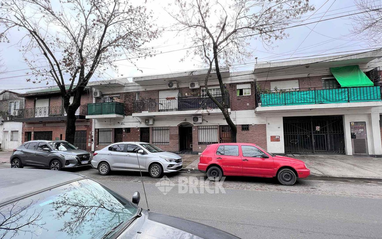 LARRAYA al 2200 Piso PB 7