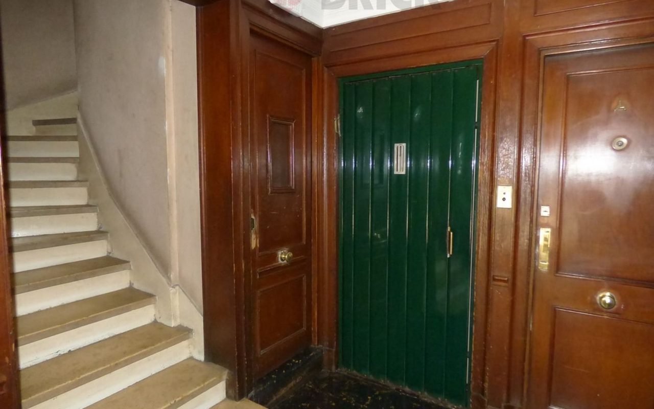 URIBURU, JOSE EVARISTO al 1400 Piso 7 25