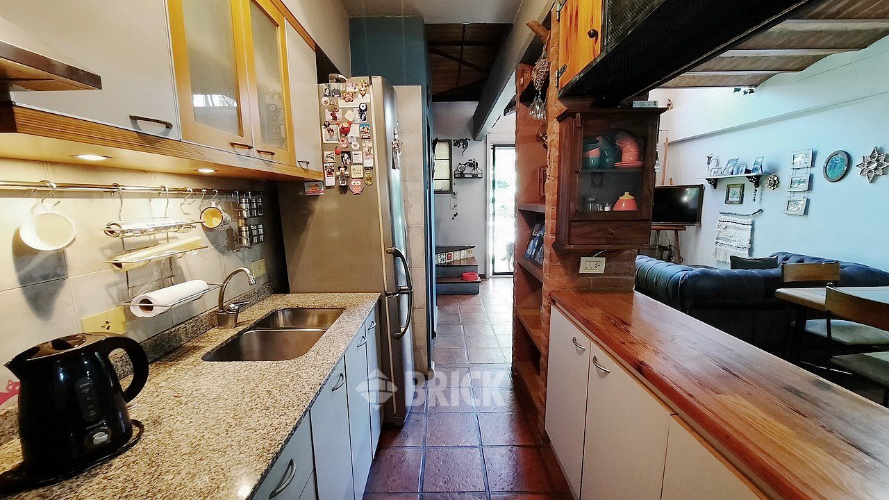 LAVALLEJA al 1000 Piso PB 11