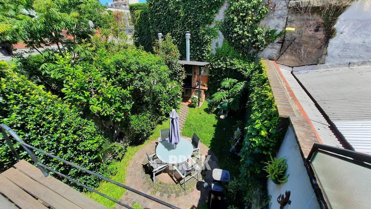 LAVALLEJA al 1000 Piso PB 37