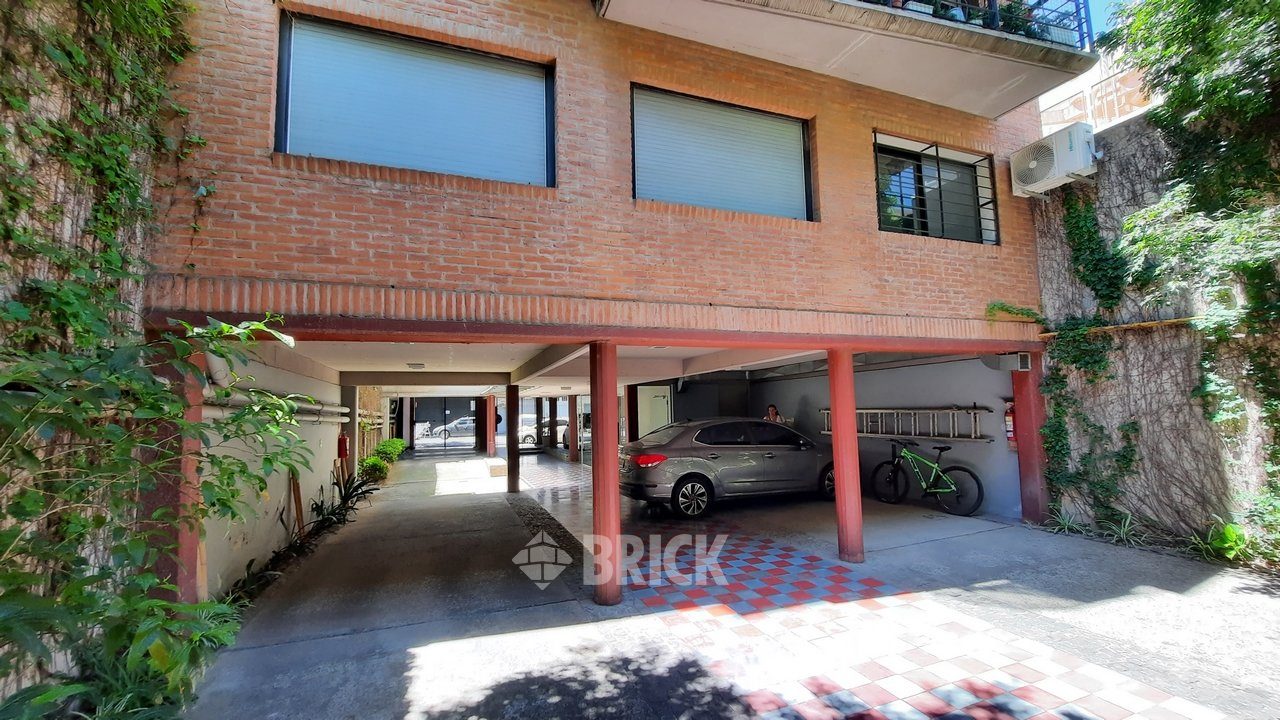 LAVALLEJA al 1000 Piso PB 51