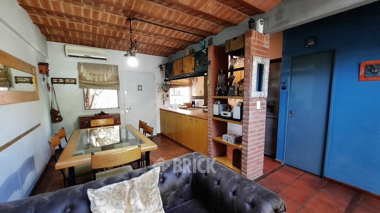 LAVALLEJA al 1000 Piso PB 7